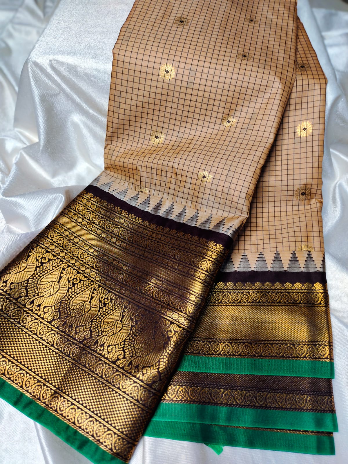 Vitange gadwal silk