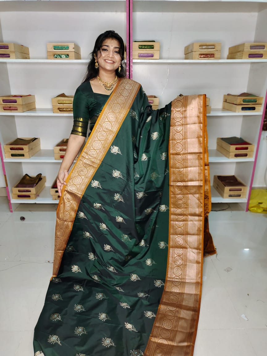 మృదువైన బనారసి పట్టు