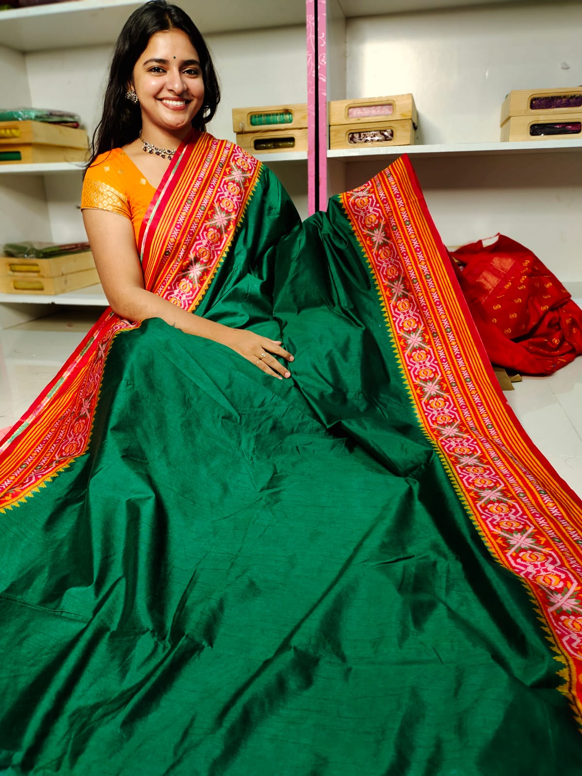 దీపావళికి చీరలు ఆఫర్ చేయండి