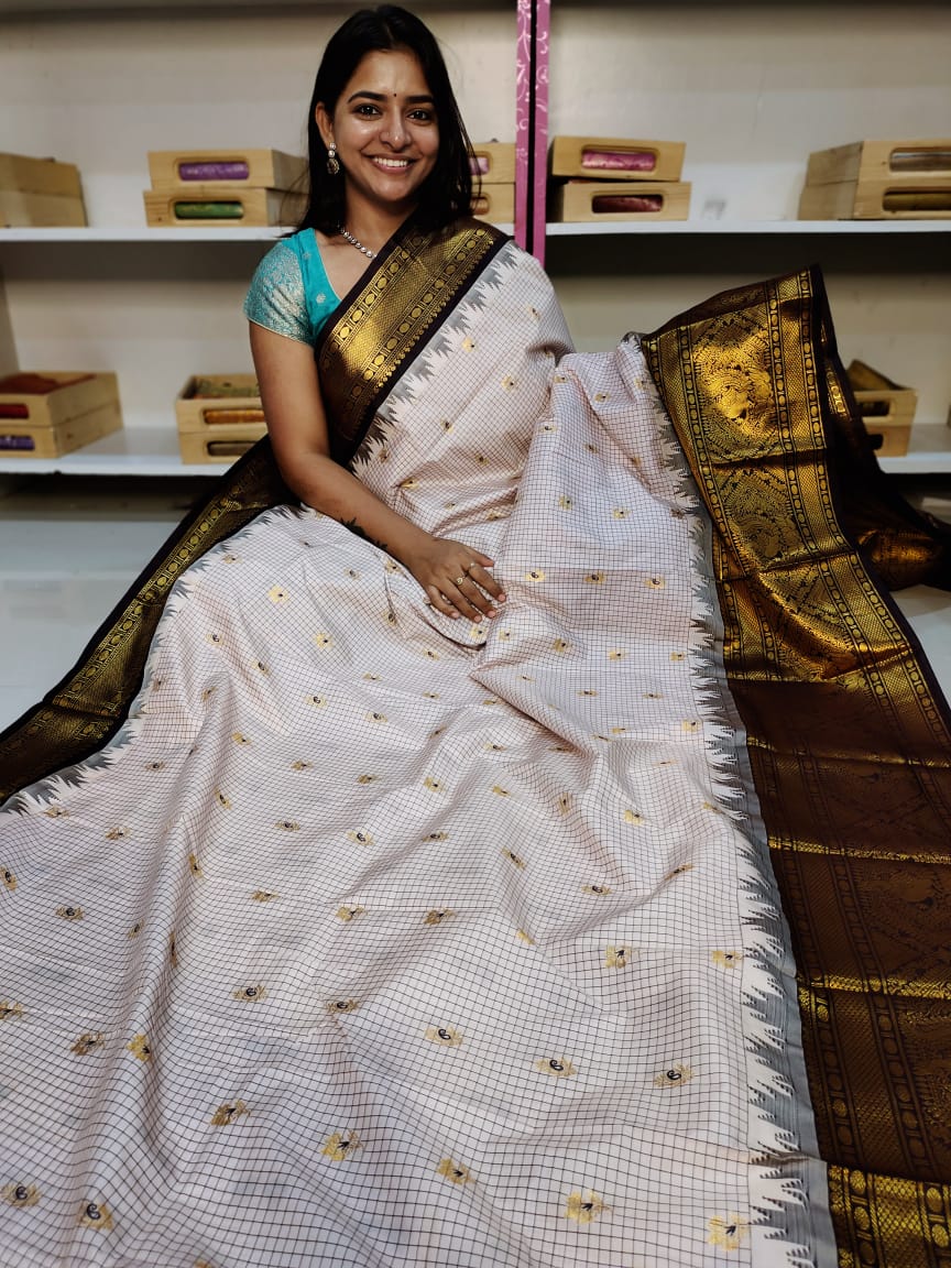 Gadwal offer sarees