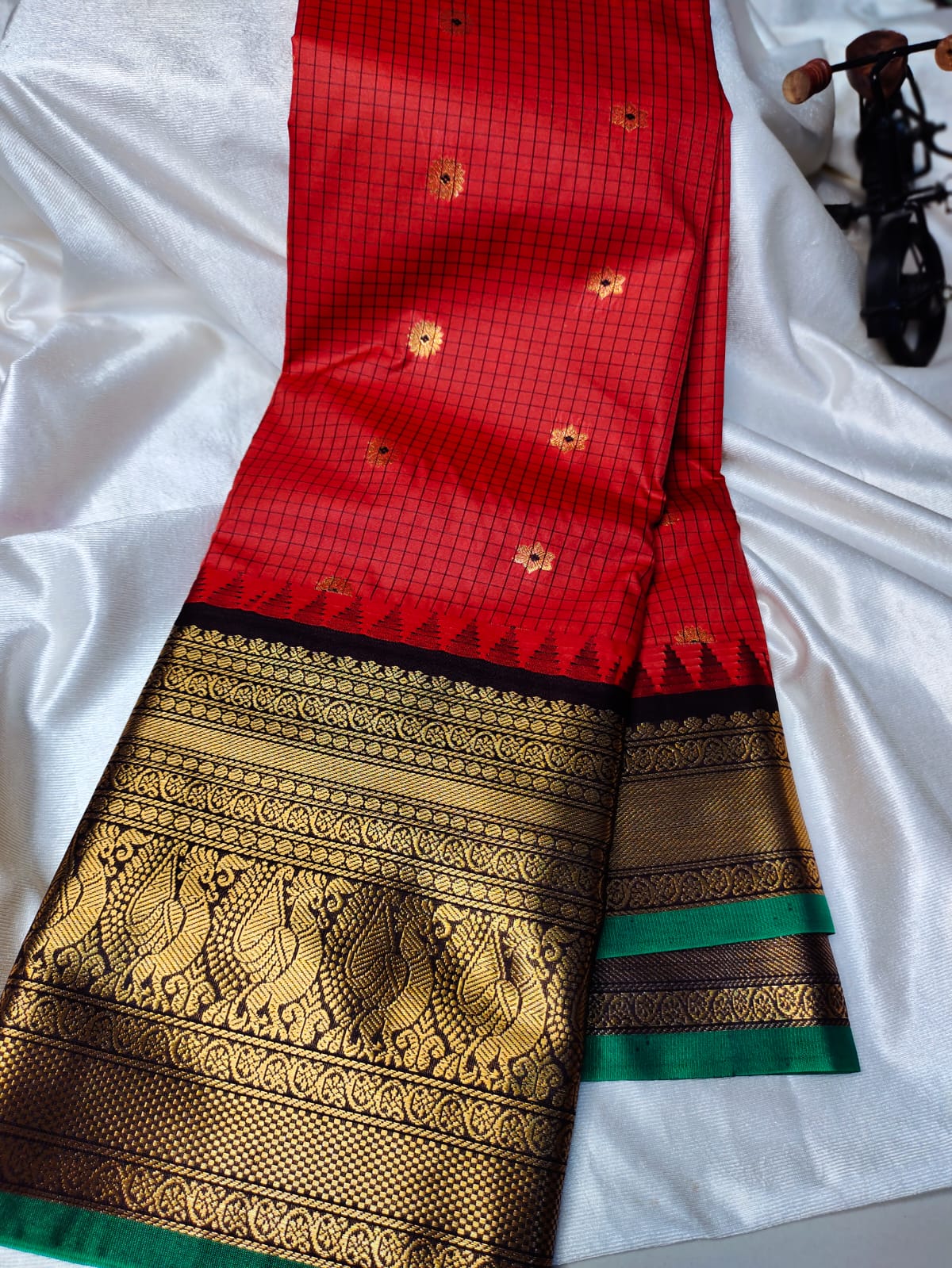 Vitange gadwal silk