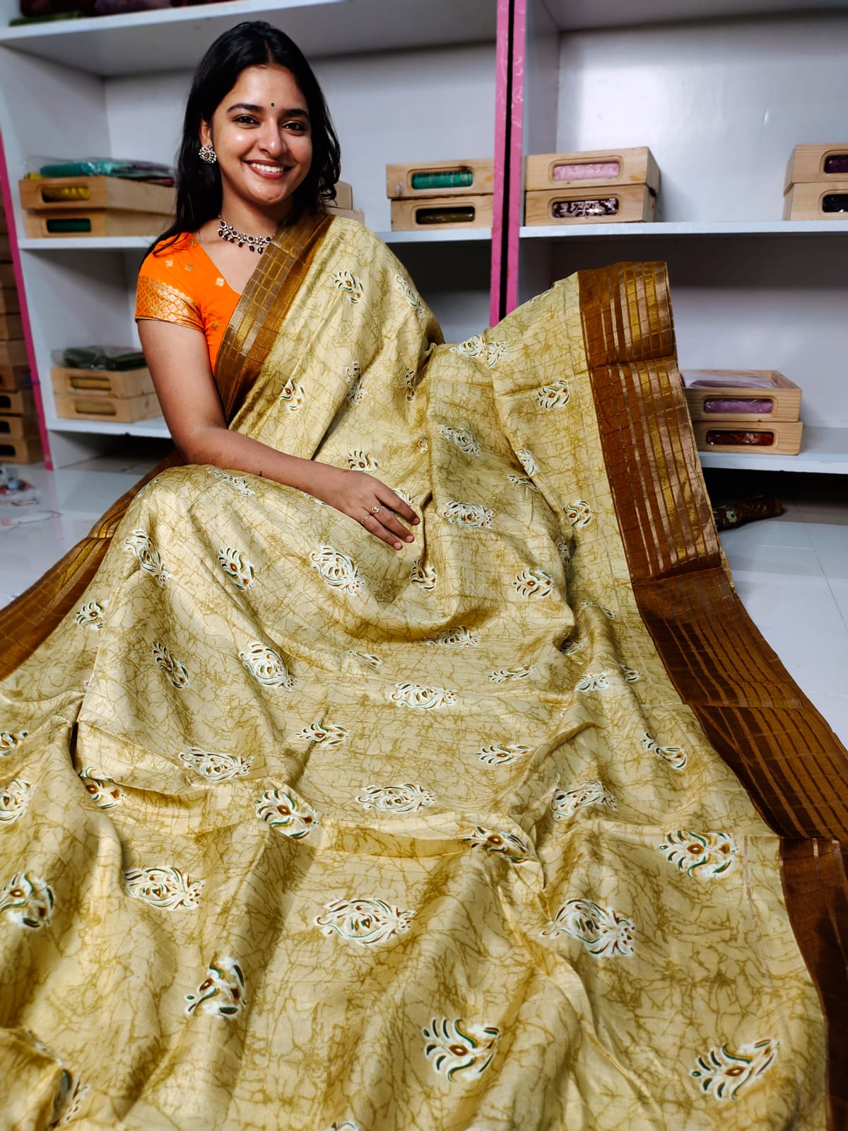 దీపావళికి చీరలు ఆఫర్ చేయండి