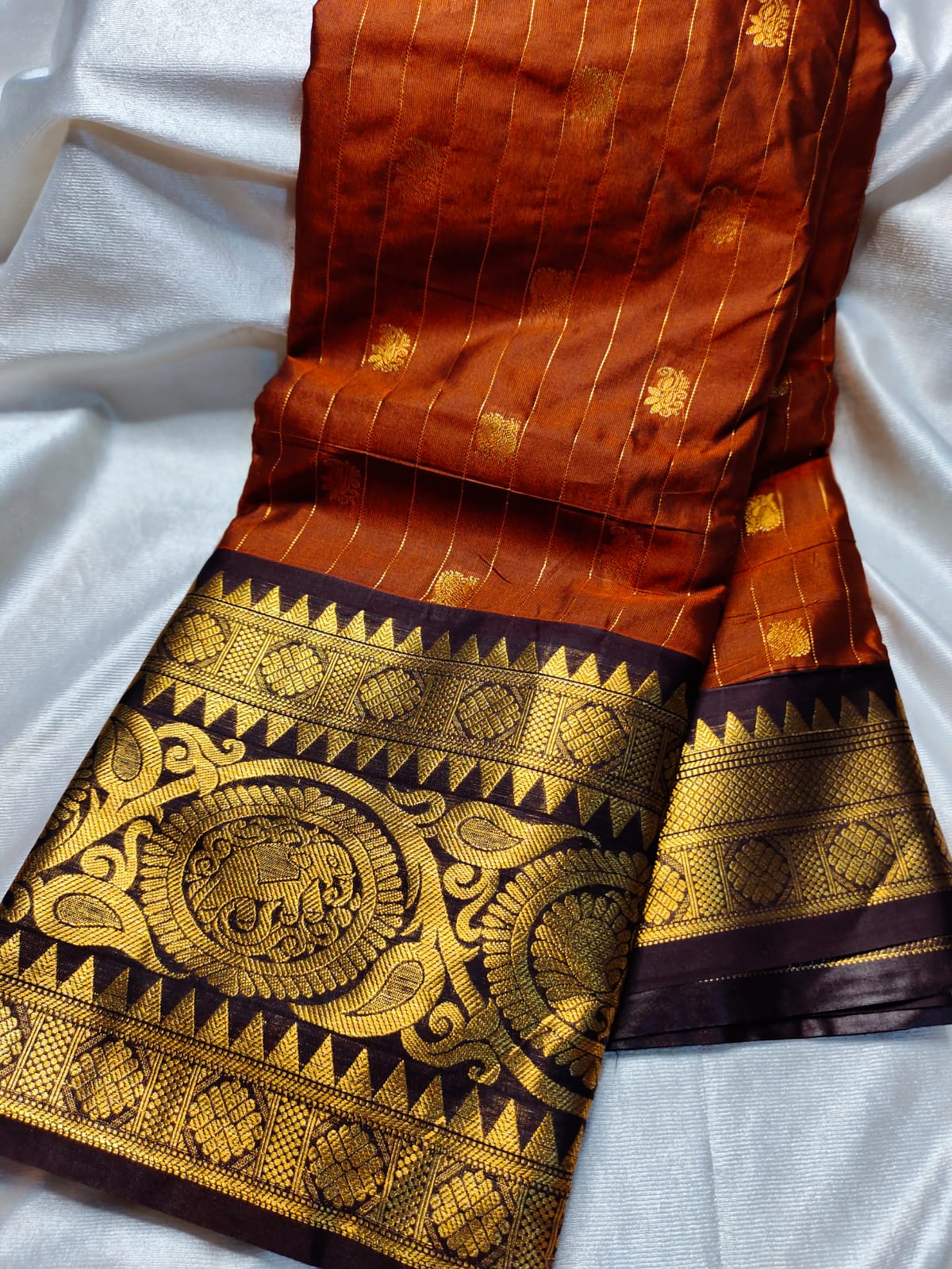 Vitange gadwal silk Saree