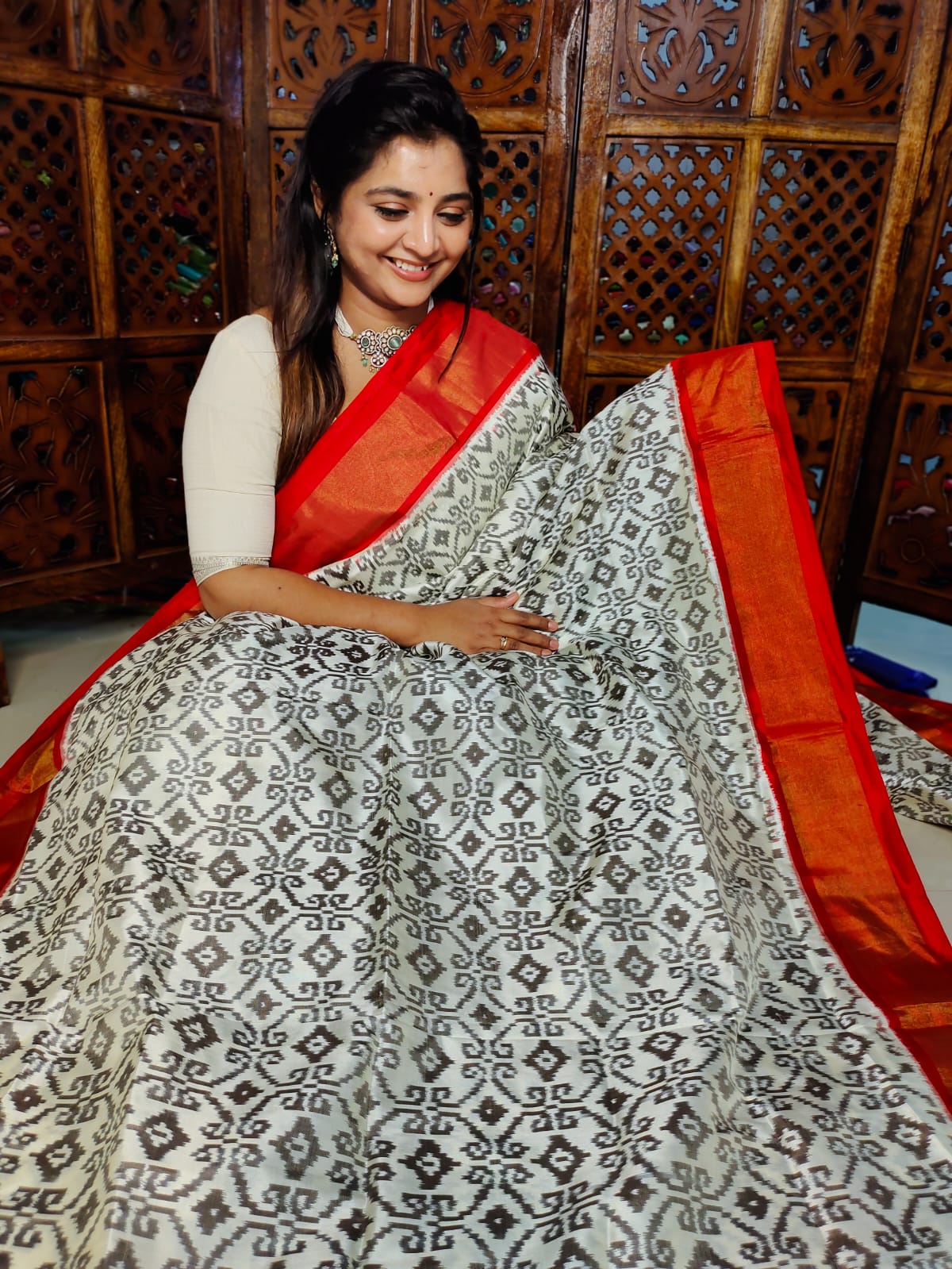 50% offer ikkat pattu sarees 
Silk mark certified