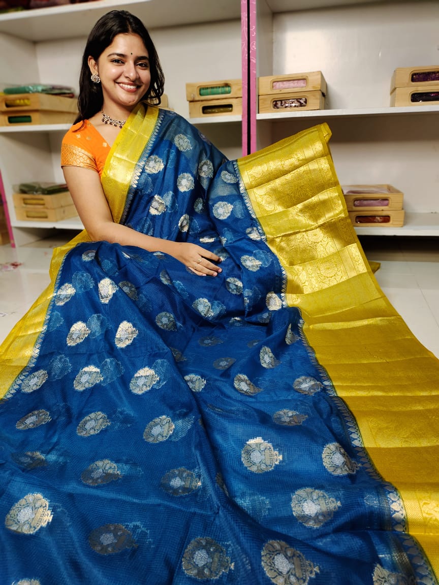 దీపావళికి చీరలు ఆఫర్ చేయండి