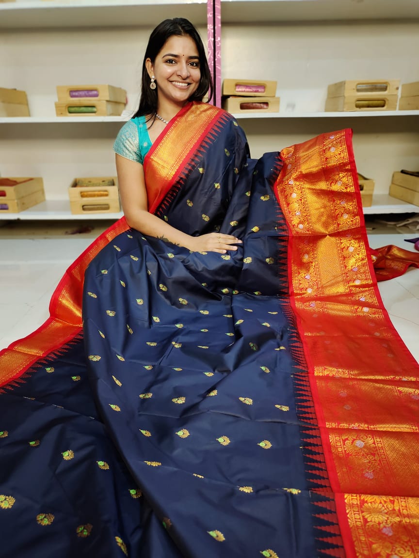 Gadwal offer sarees