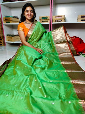 దీపావళికి చీరలు ఆఫర్ చేయండి