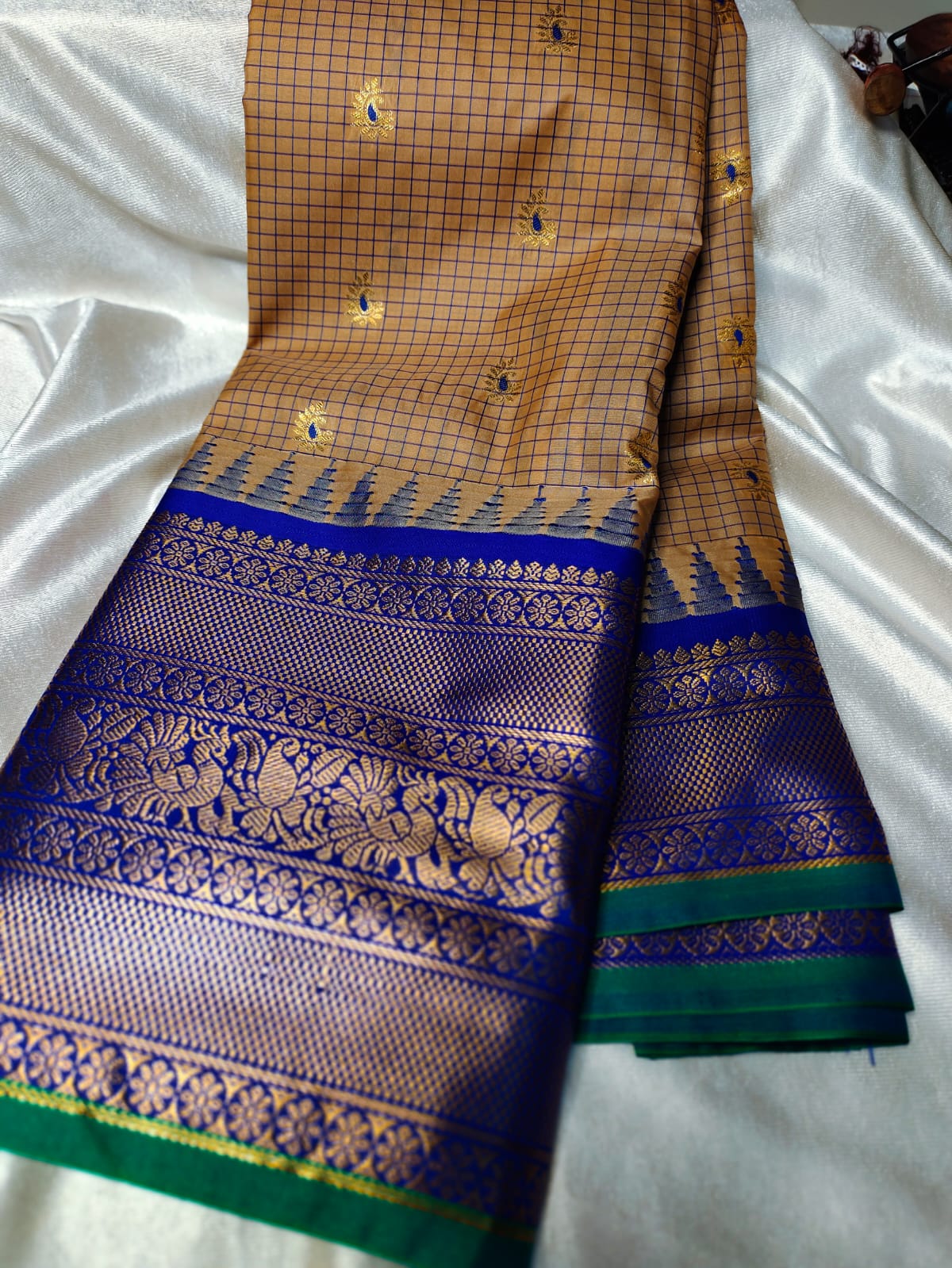 Vitange gadwal silk