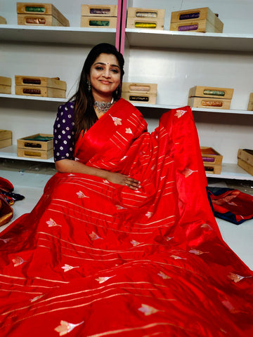 50% ఫ్యాన్సీ చీరలను అందిస్తారు