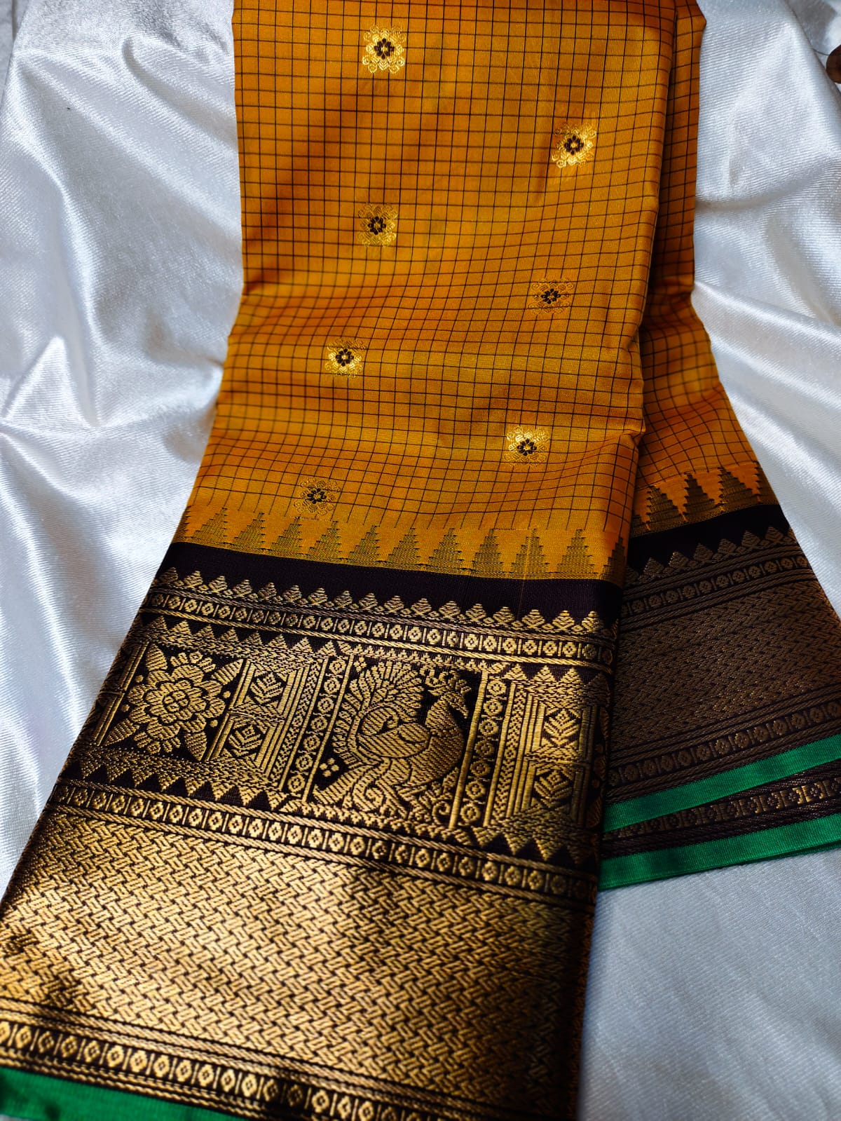 Vitange gadwal silk
