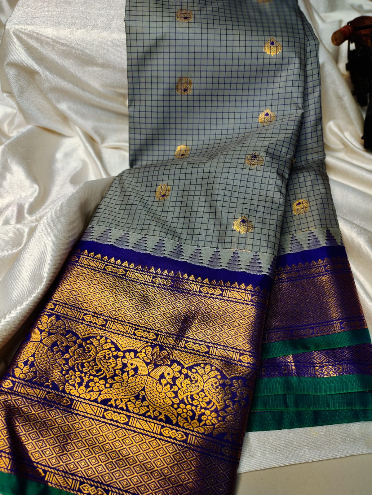 Vitange gadwal silk