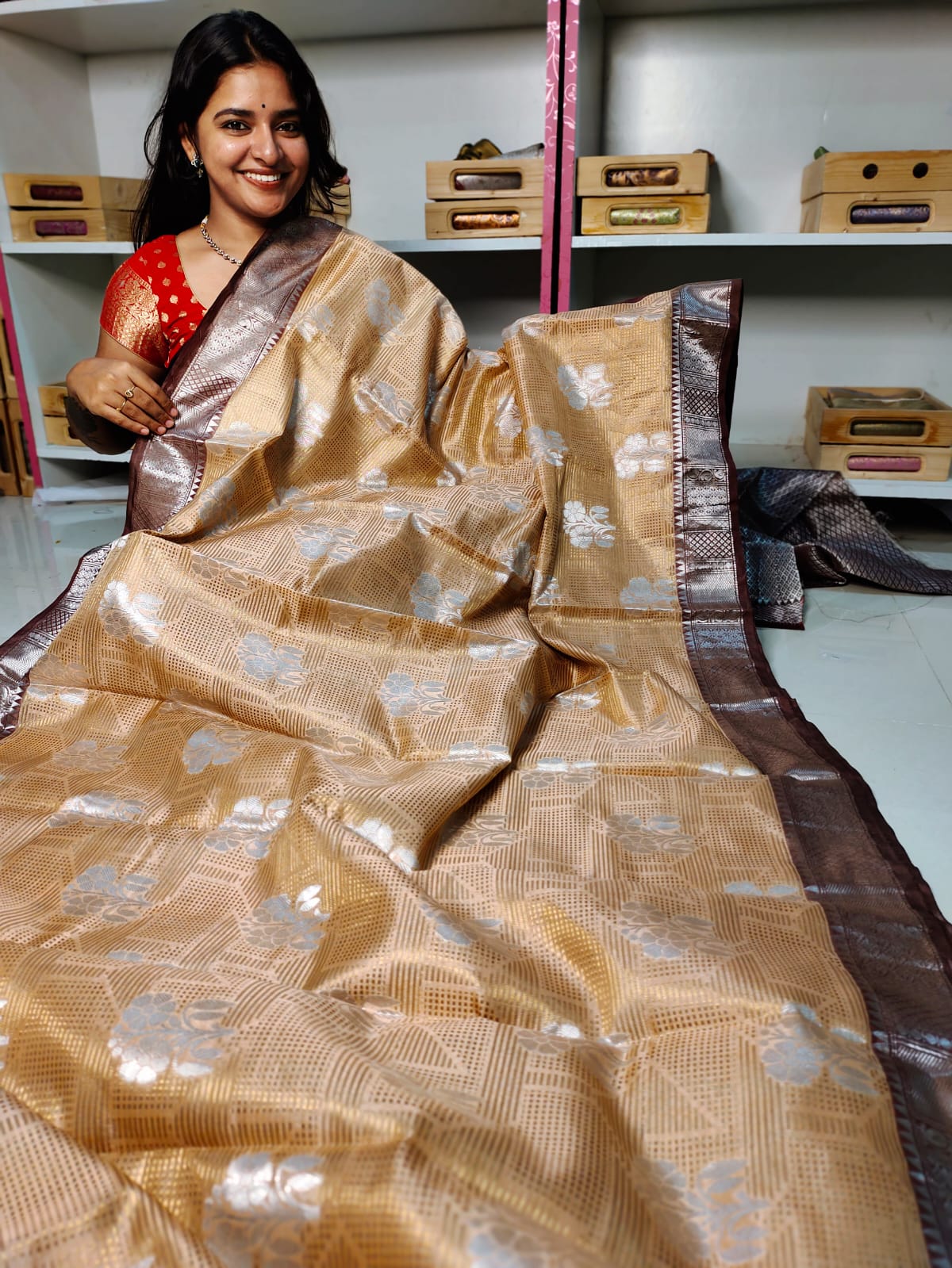 దీపావళికి చీరలు ఆఫర్ చేయండి