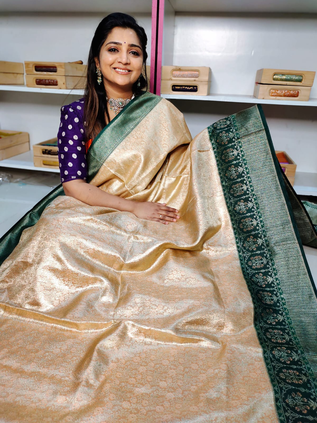 50% ఫ్యాన్సీ చీరలను అందిస్తారు