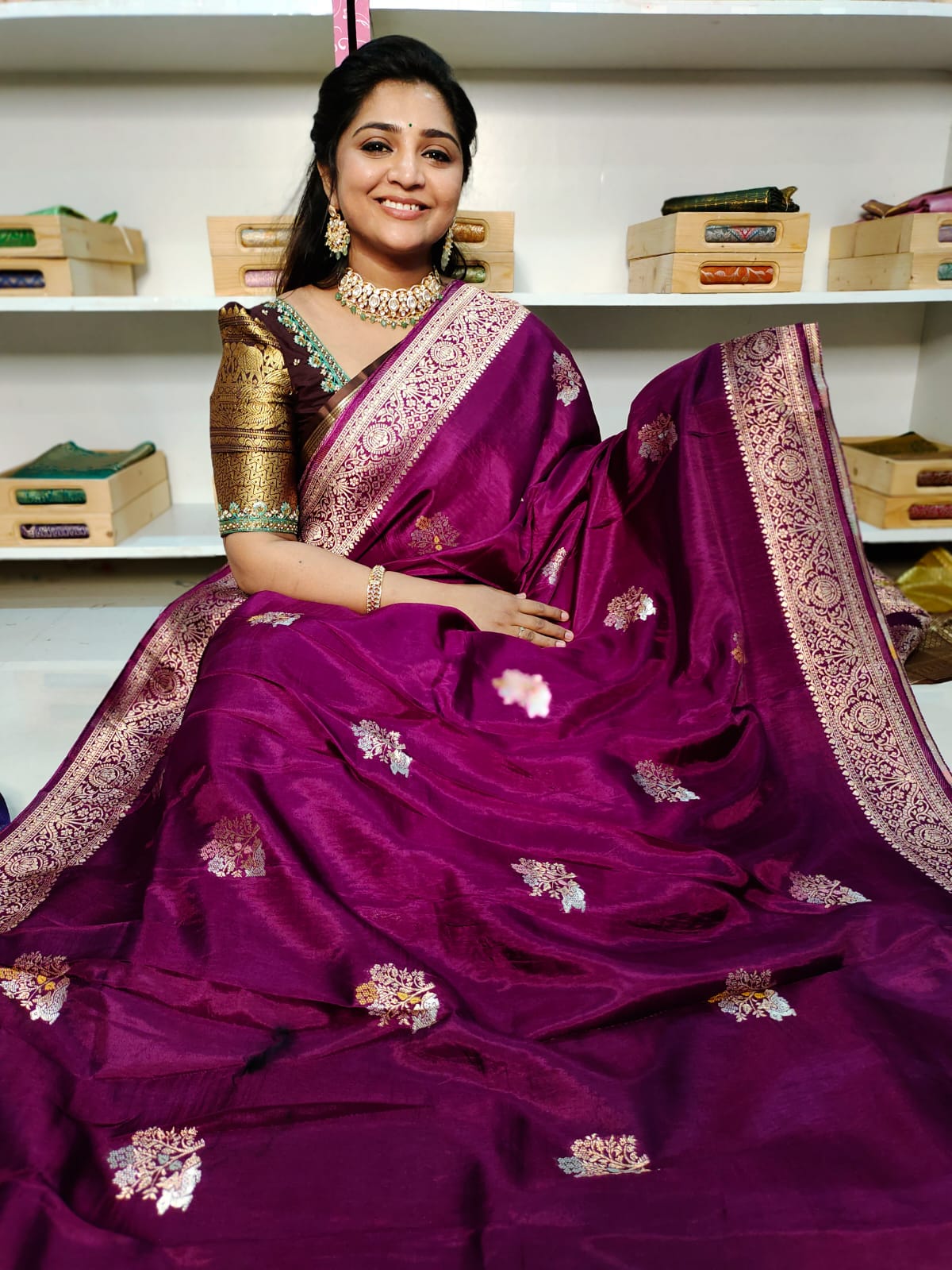 50% ఫ్యాన్సీ చీరలను అందిస్తారు