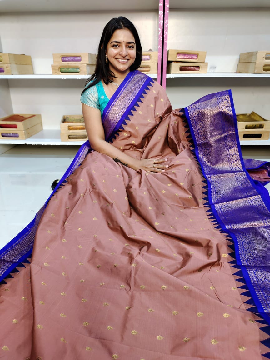 Gadwal offer sarees