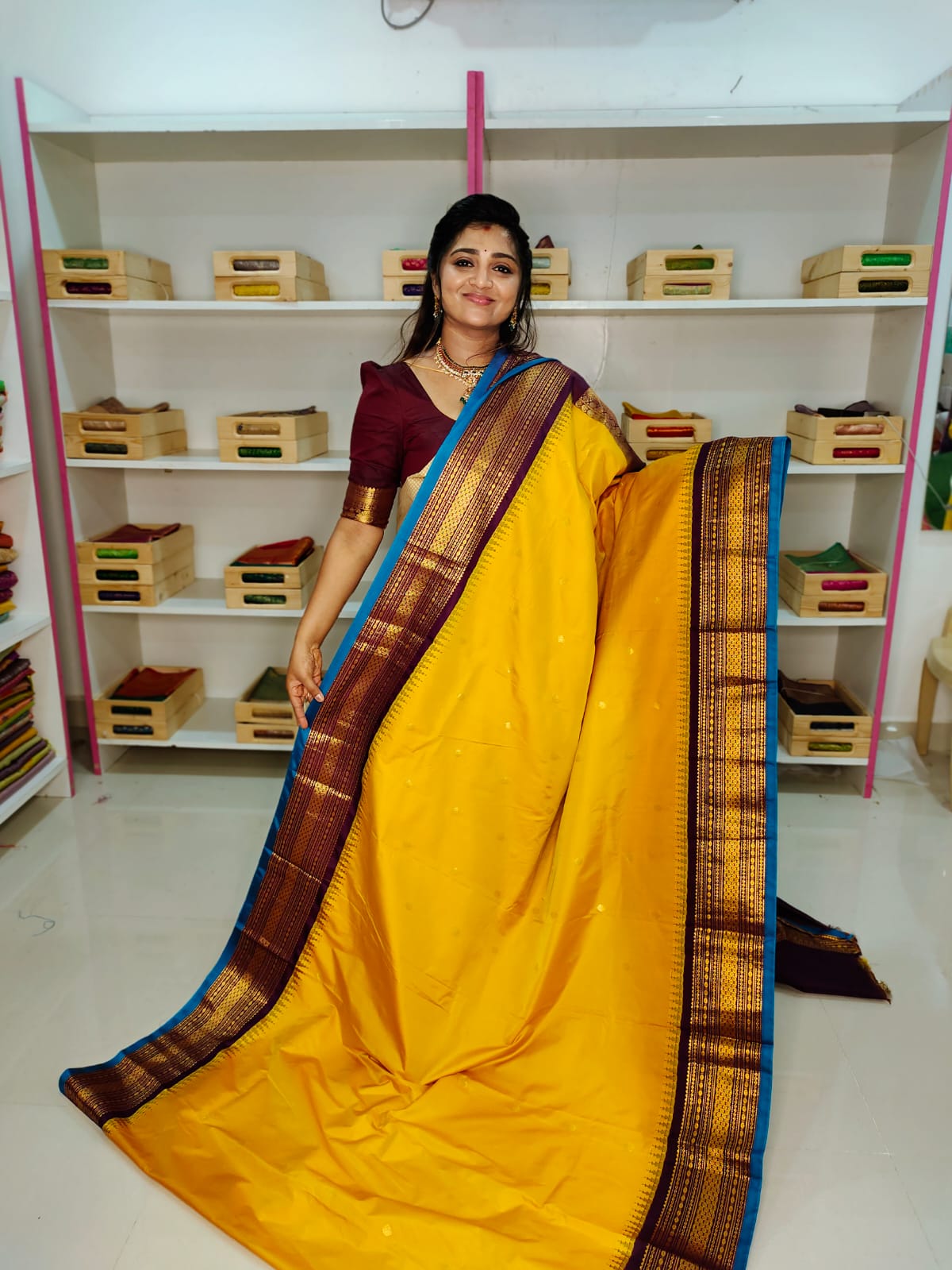 50% గద్వాల్ పట్టు చీరలను ఆఫర్ చేస్తాయి