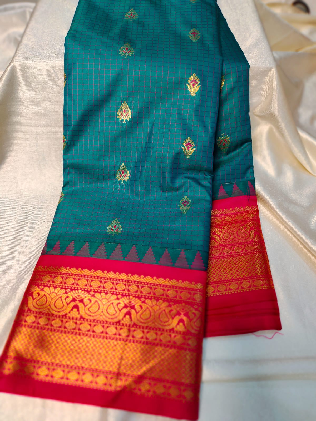 Vitange gadwal silk