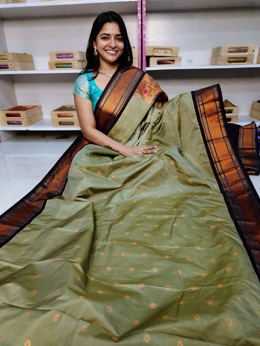 Gadwal offer sarees