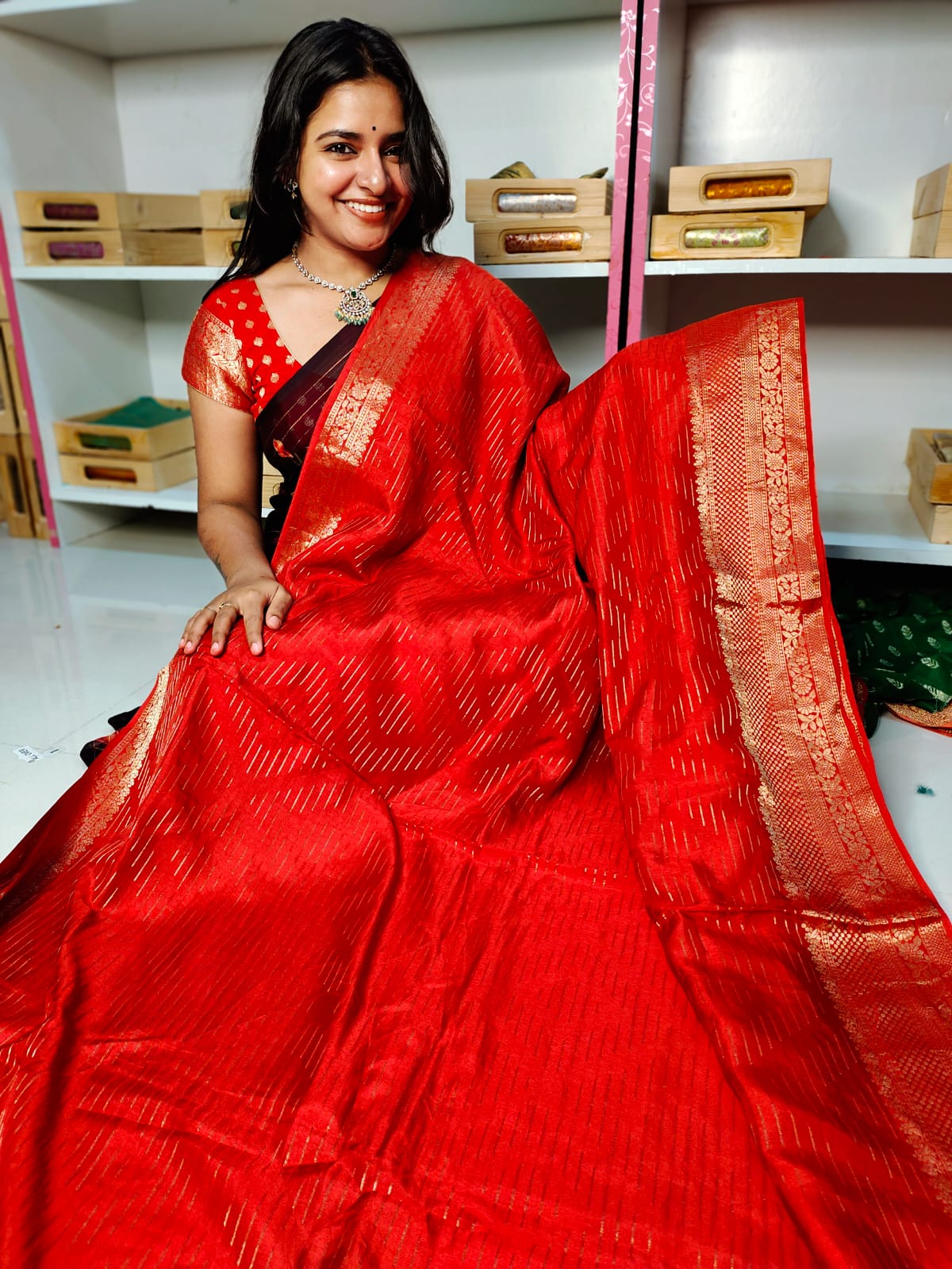 దీపావళికి చీరలు ఆఫర్ చేయండి