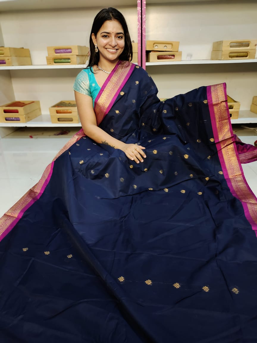 Gadwal offer sarees