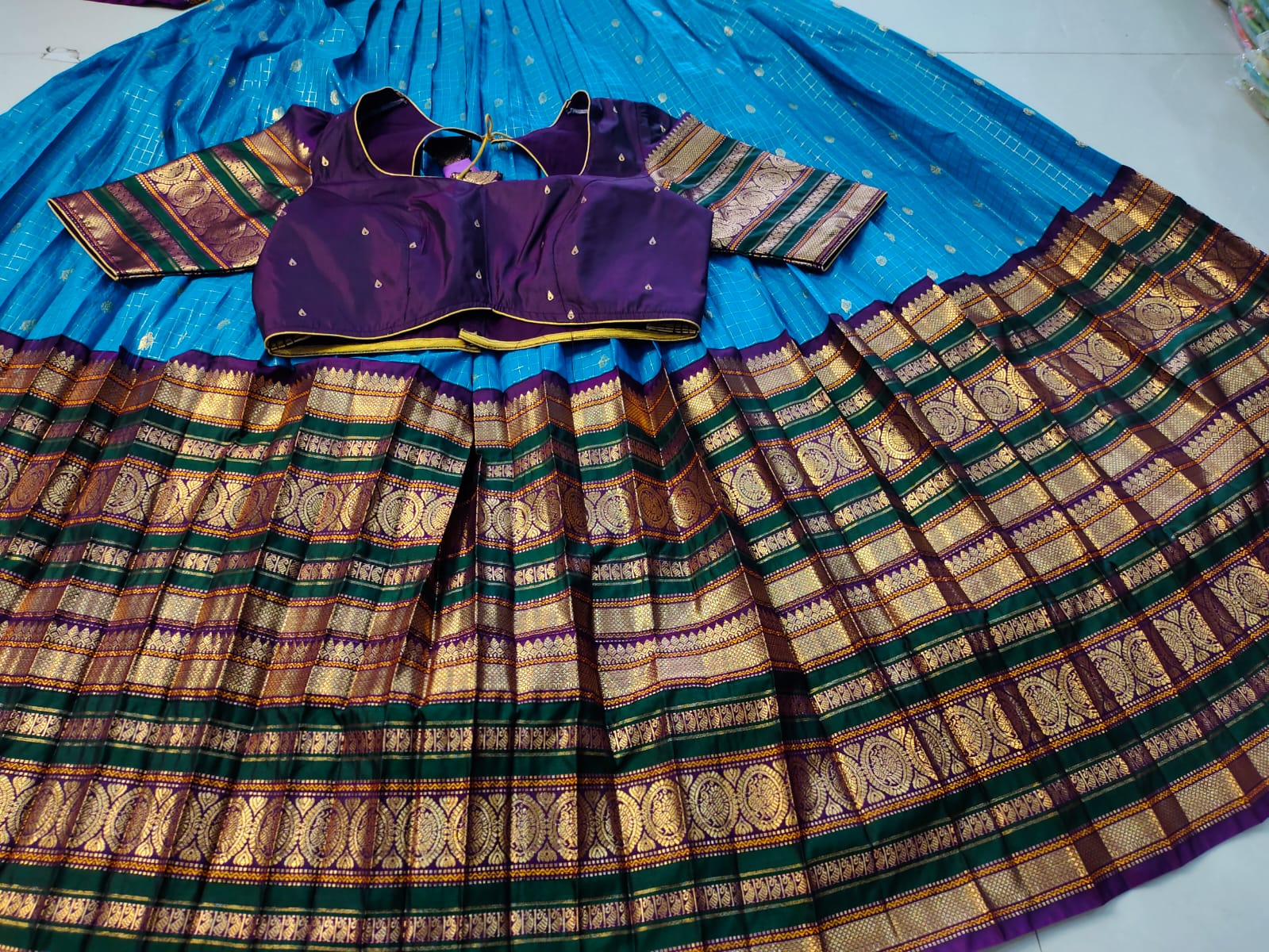 Vintage gadwal lehangas