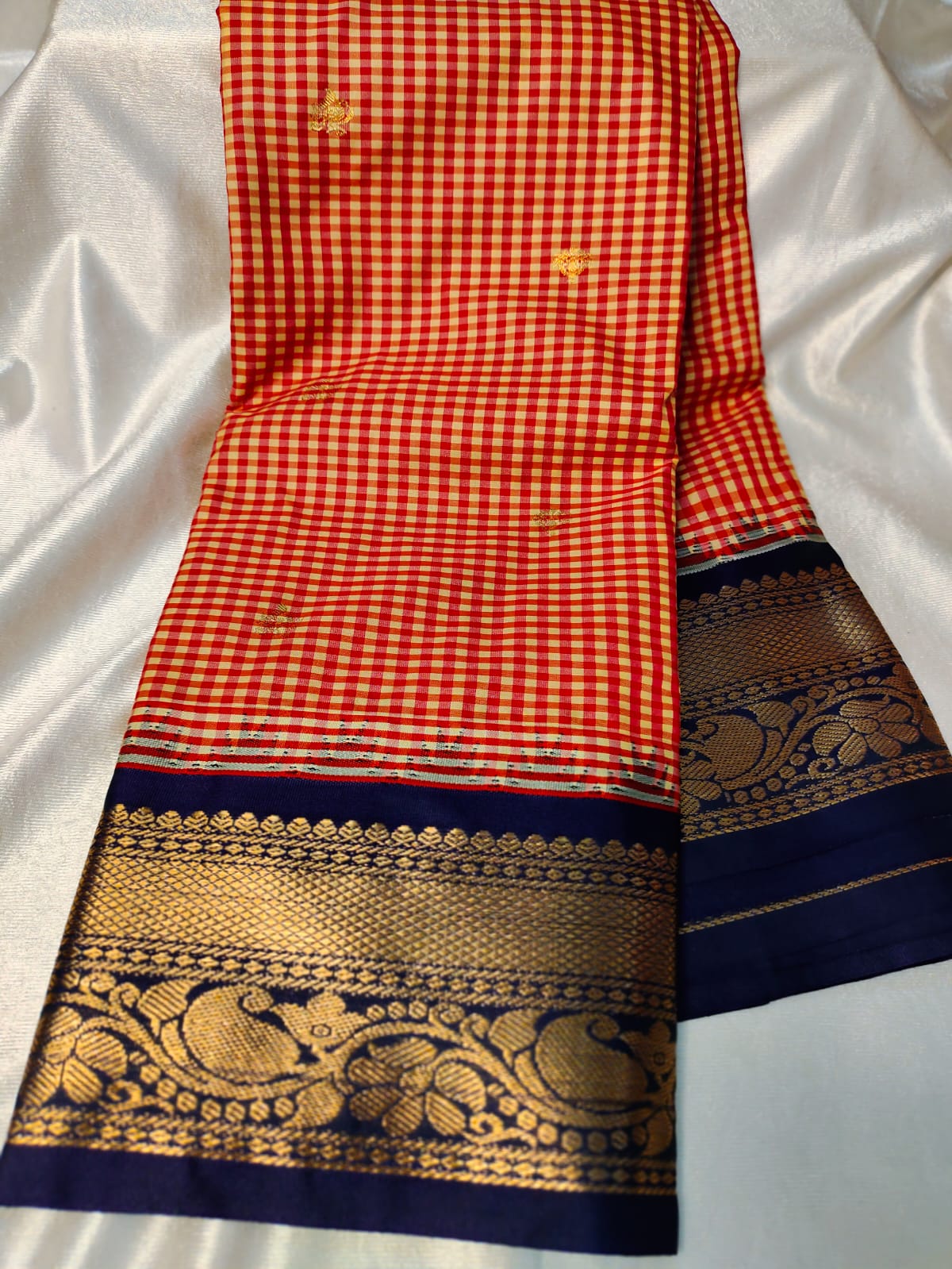 Vitange gadwal silk