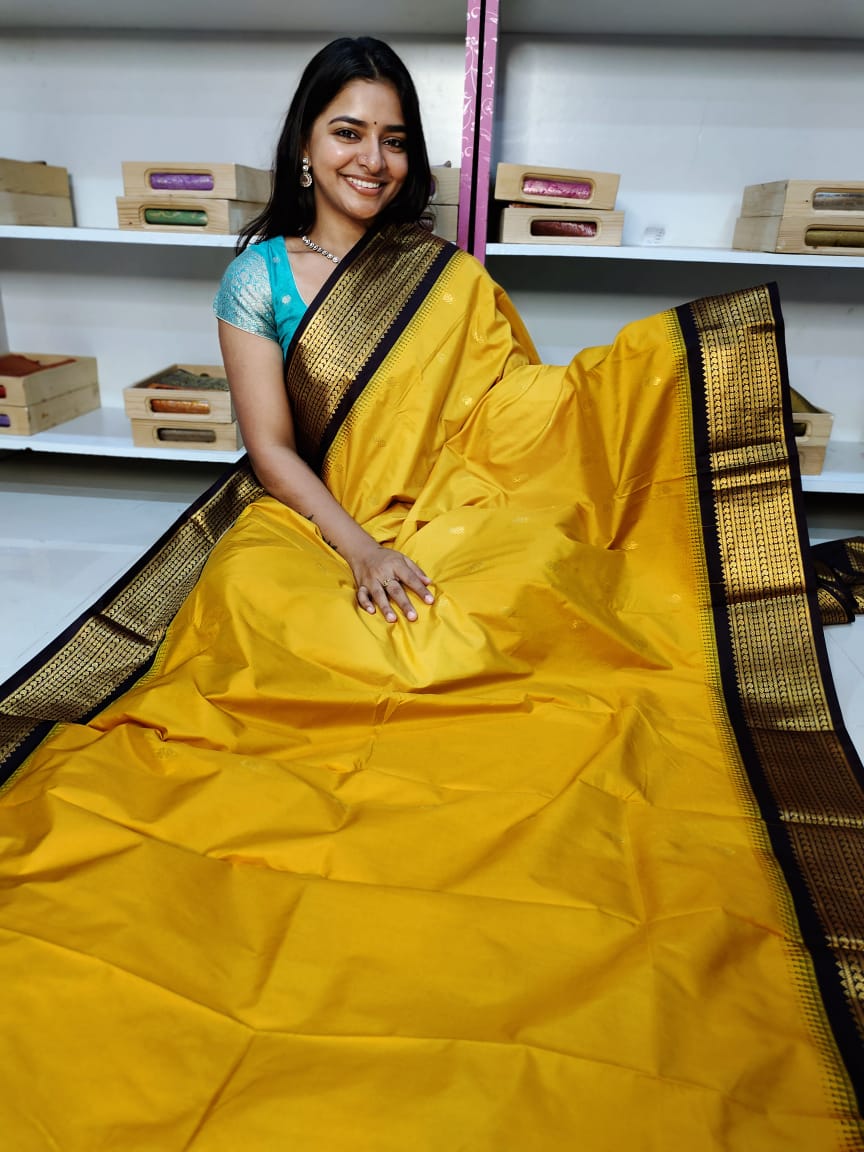 Gadwal offer sarees