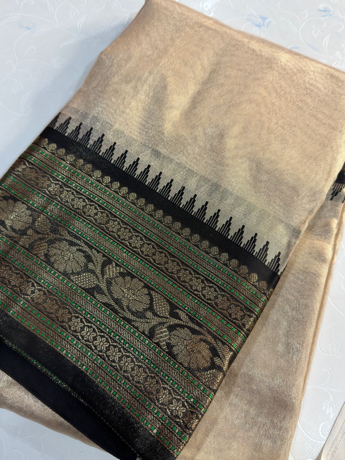 Banarasi tishu