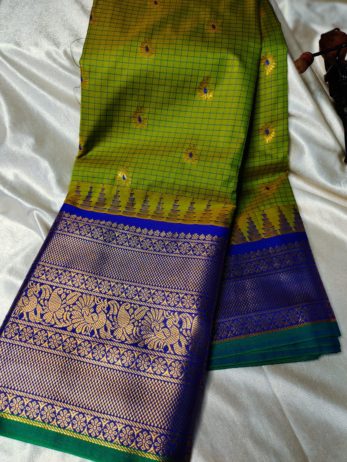 Vitange gadwal silk