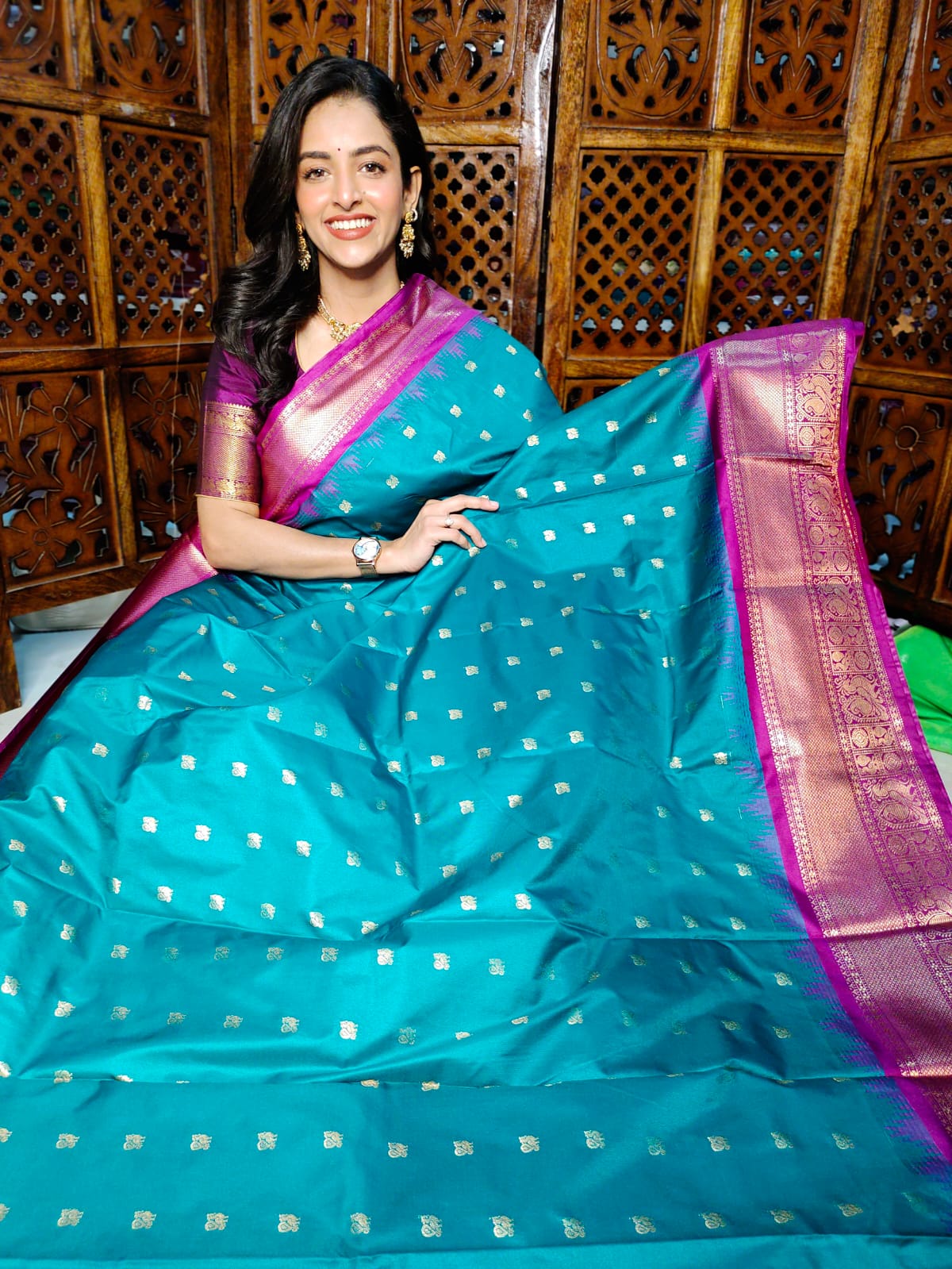 60% గద్వాల్ పట్టును అందిస్తున్నాయి