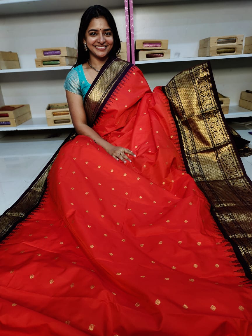 Gadwal offer sarees
