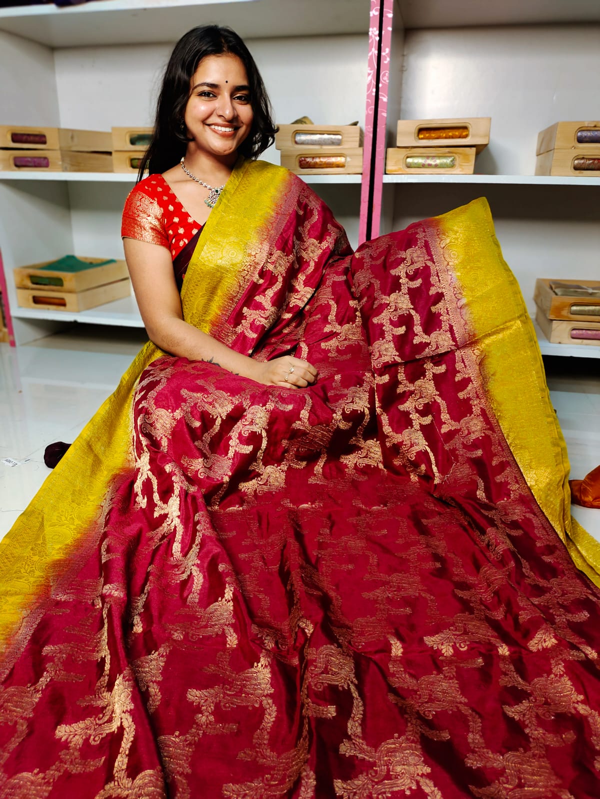 దీపావళికి చీరలు ఆఫర్ చేయండి