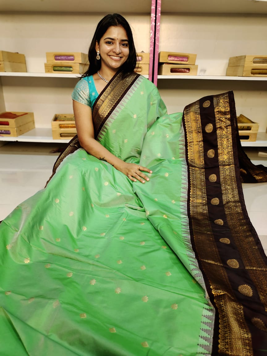 Gadwal offer sarees
