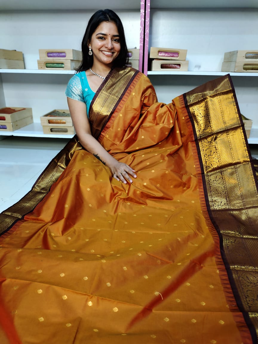 Gadwal offer sarees