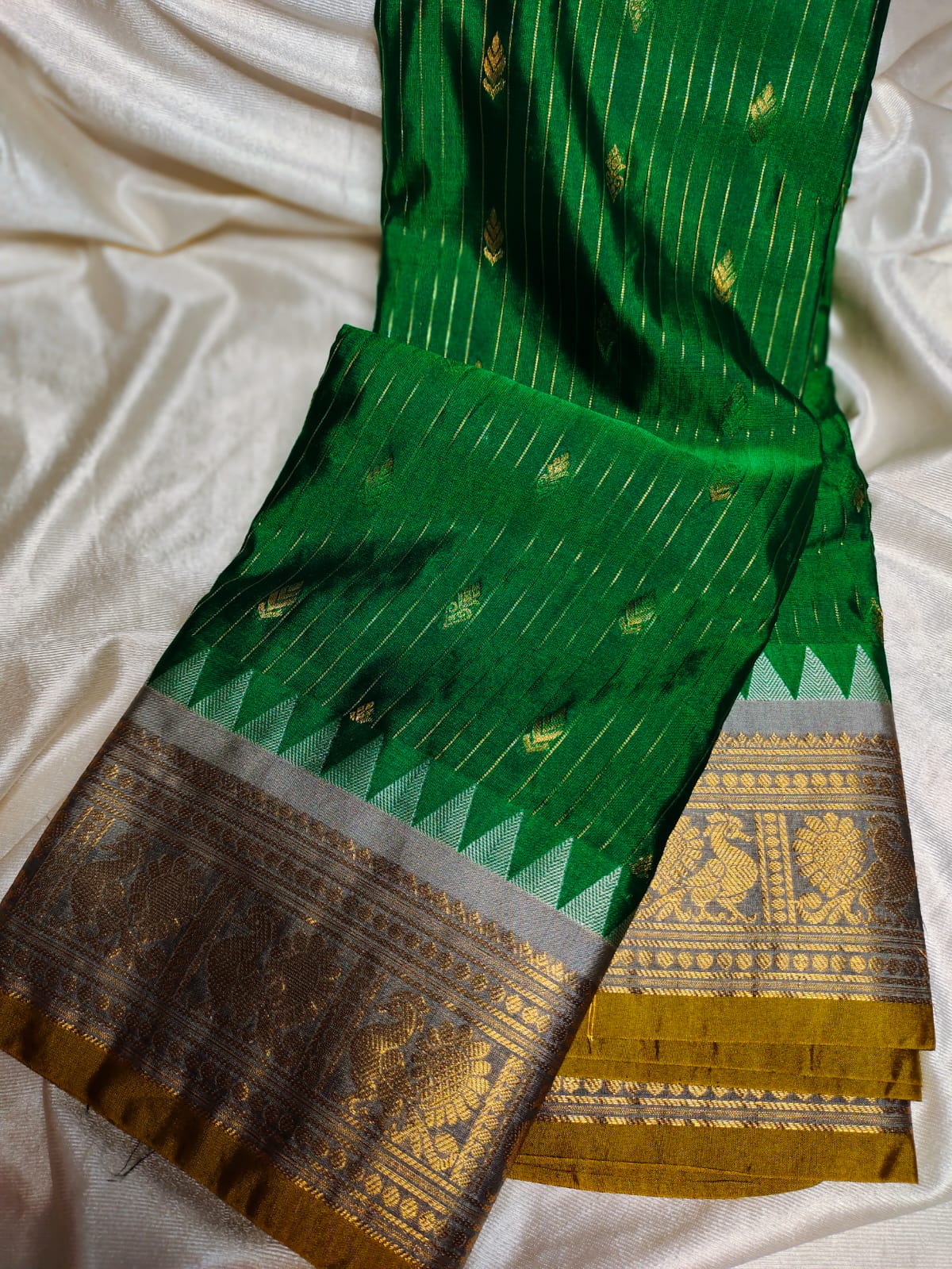 Vitange gadwal silk