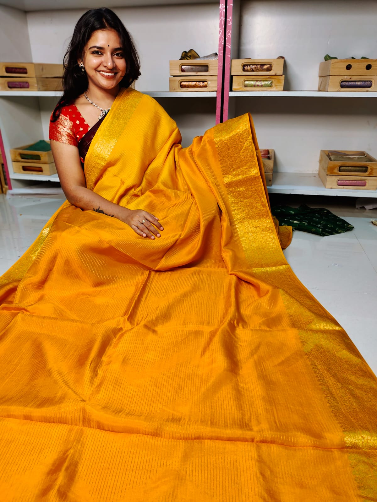 దీపావళికి చీరలు ఆఫర్ చేయండి