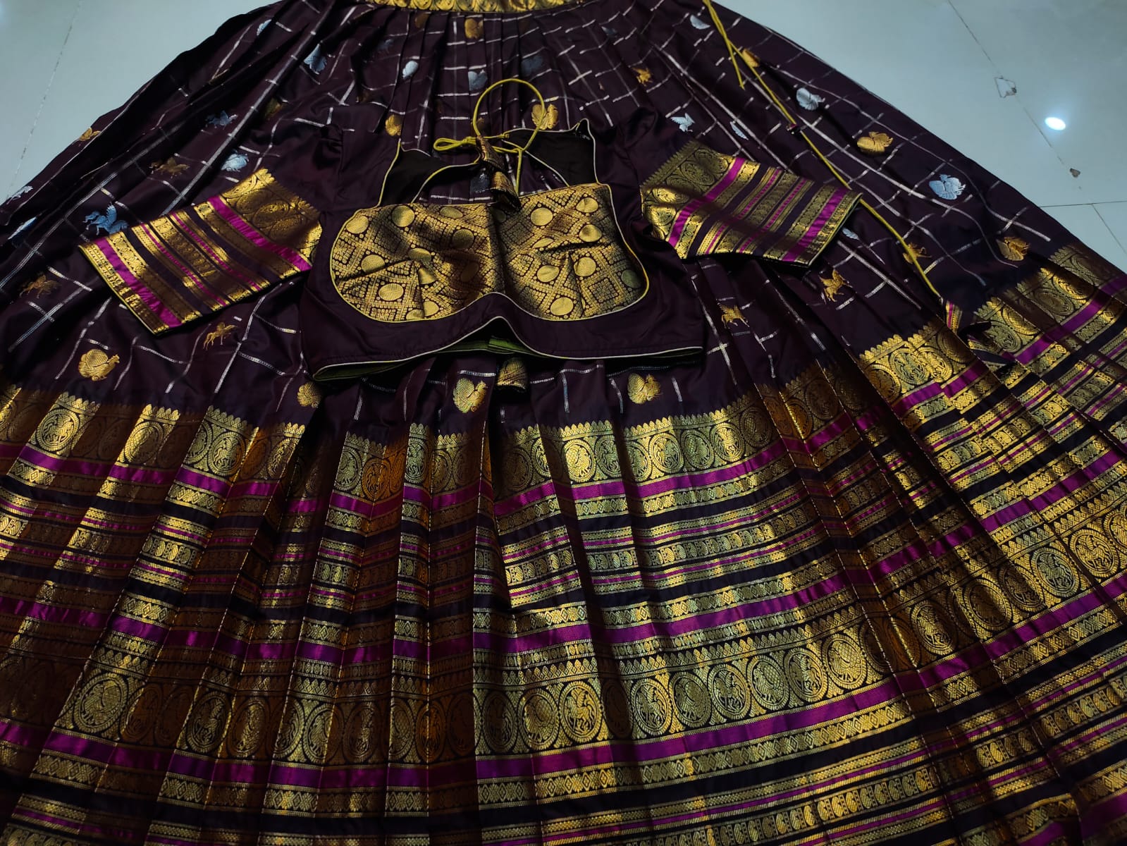 Vintage gadwal lehangas