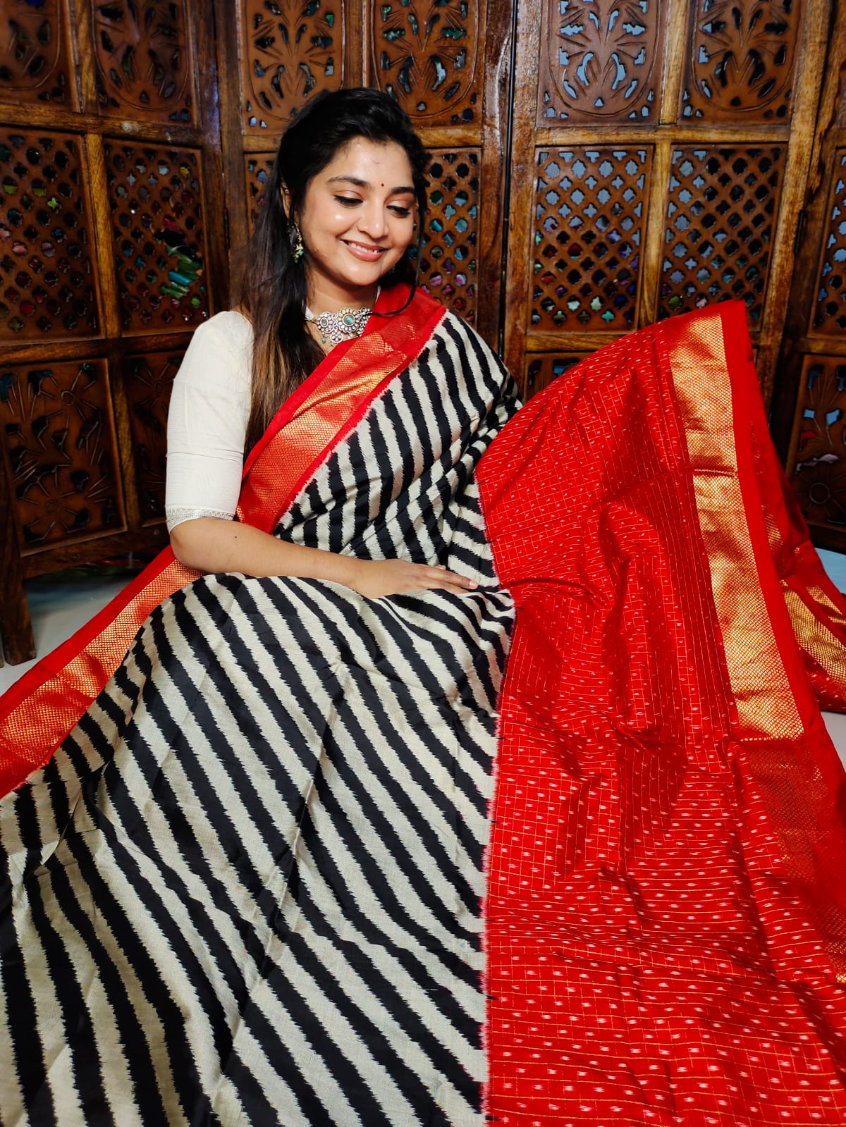 50% offer ikkat pattu sarees 
Silk mark certified