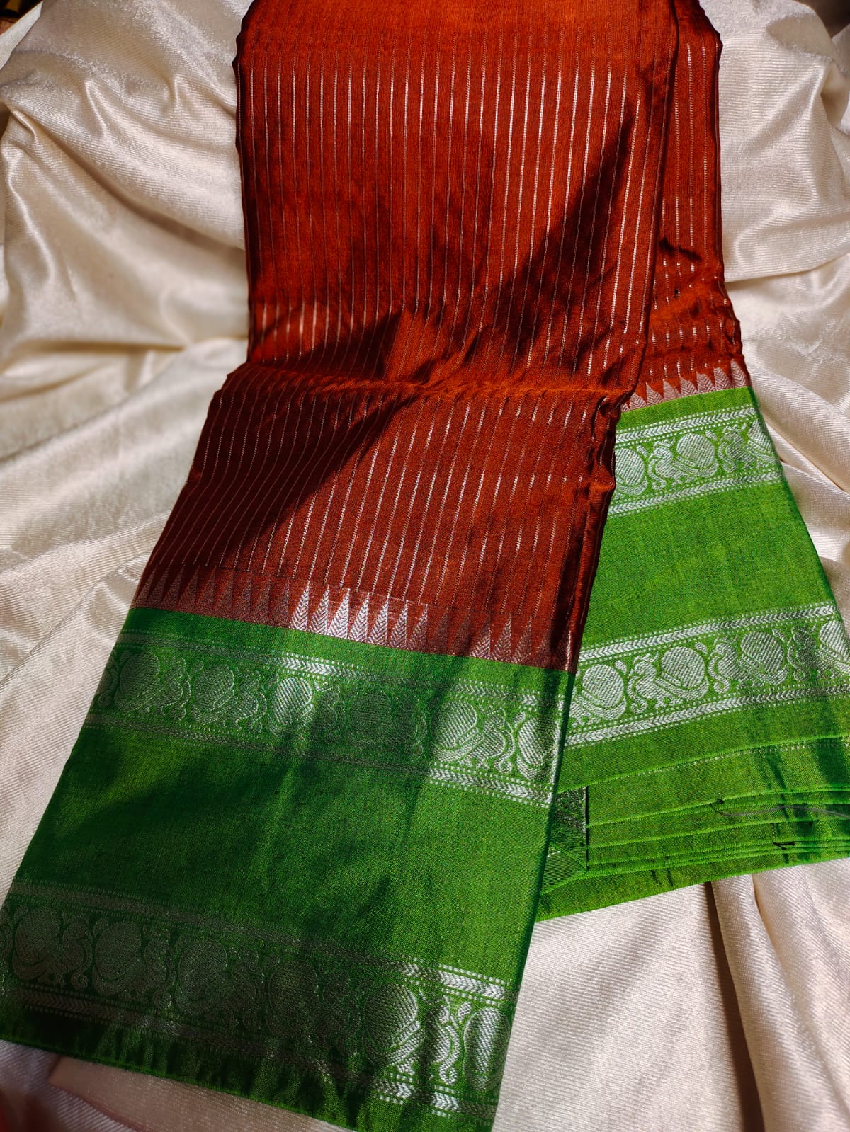 Vitange gadwal silk