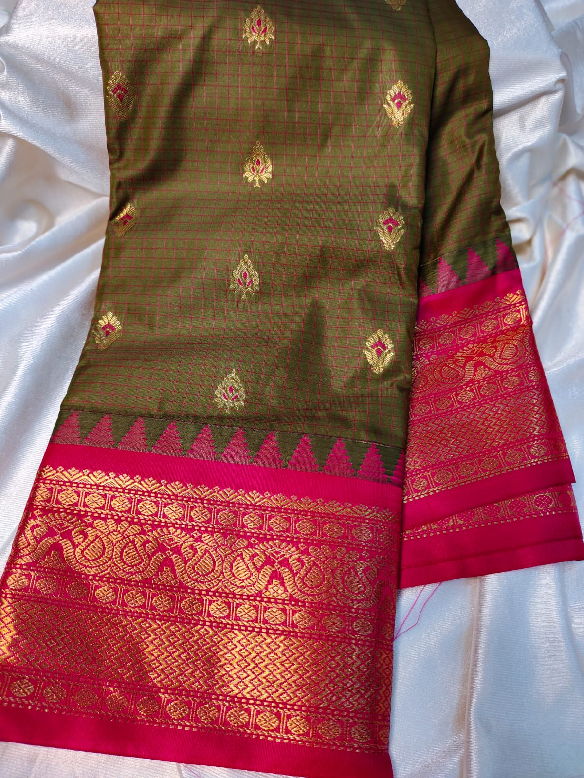 Vitange gadwal silk