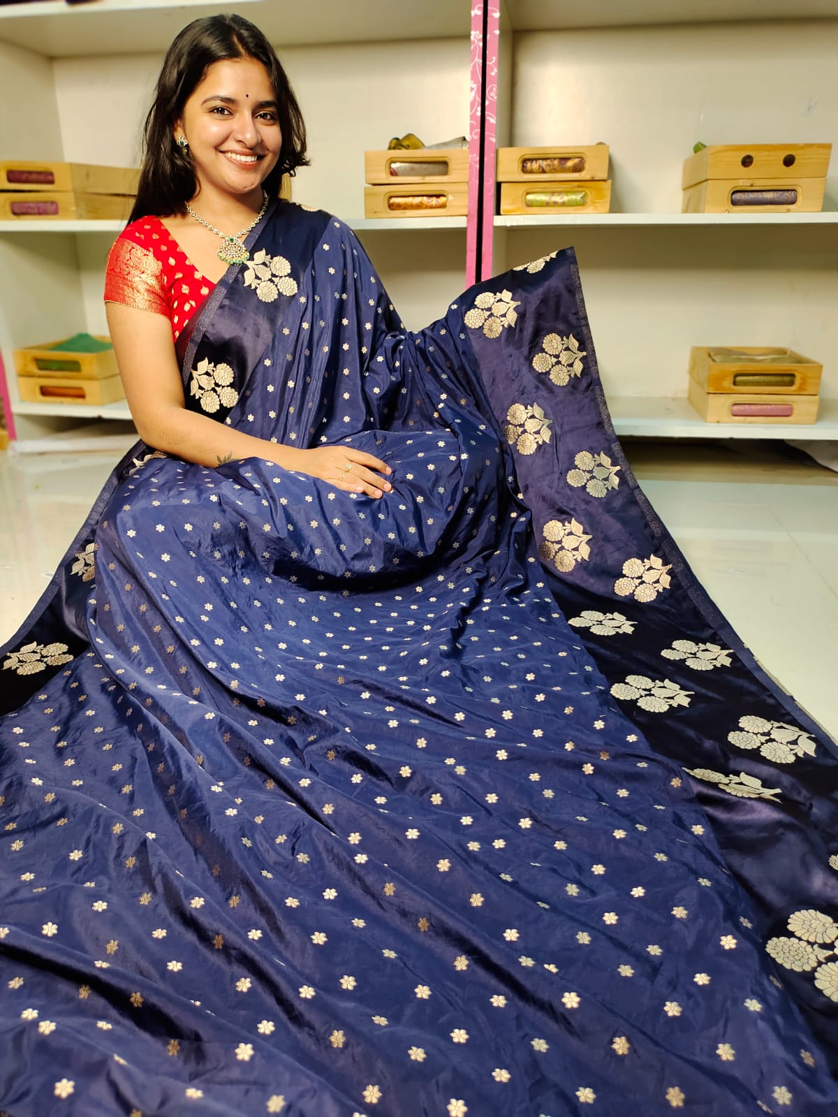 దీపావళికి చీరలు ఆఫర్ చేయండి