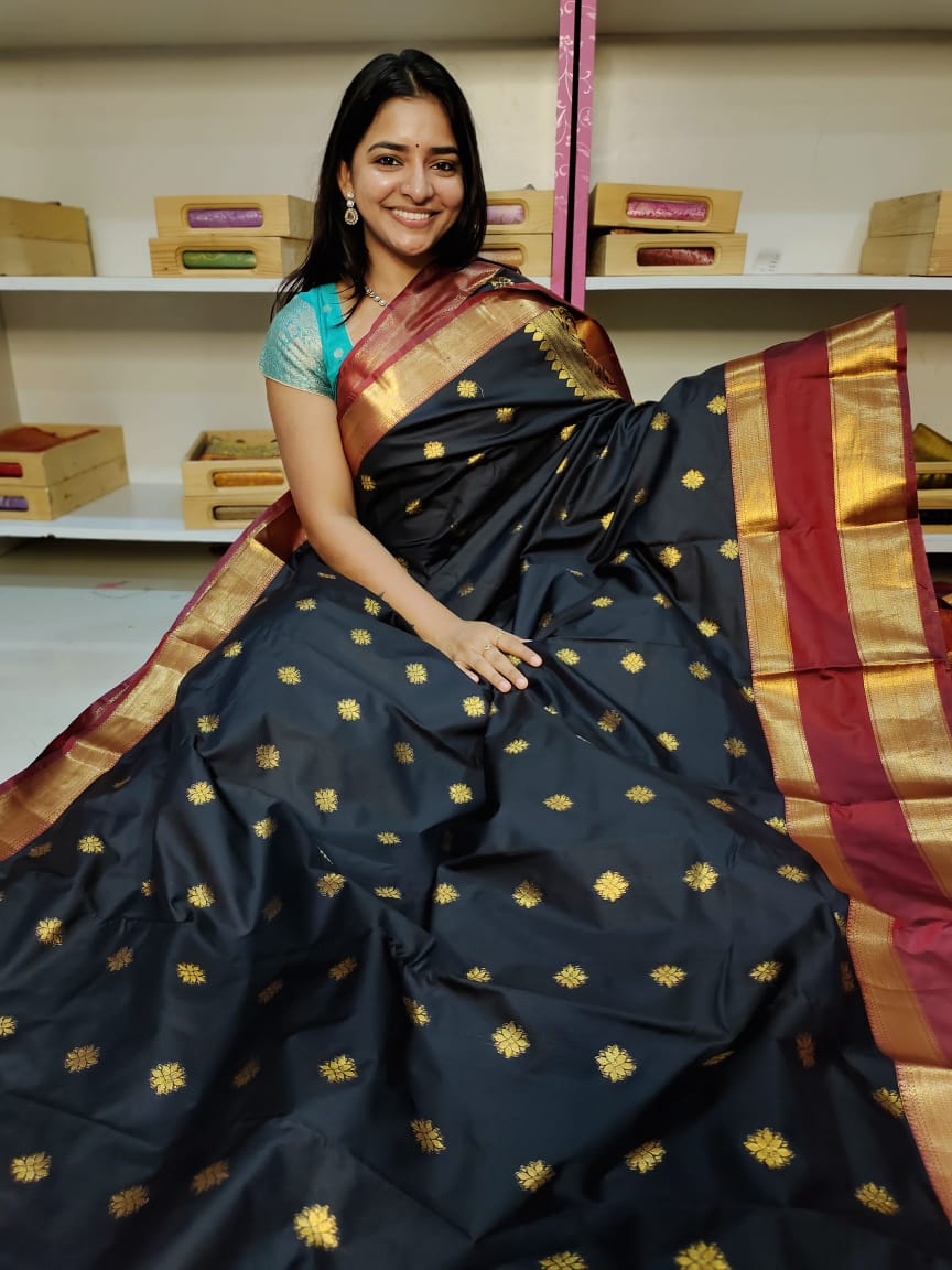 Gadwal offer sarees