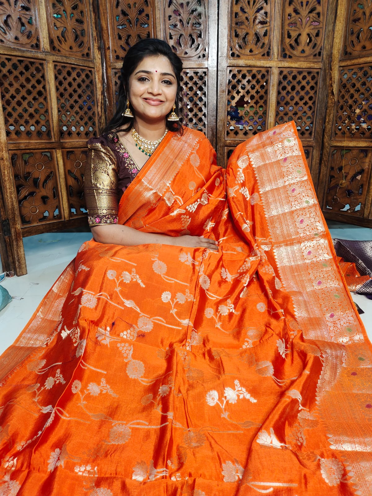 50% ఫ్యాన్సీ చీరలను అందిస్తారు