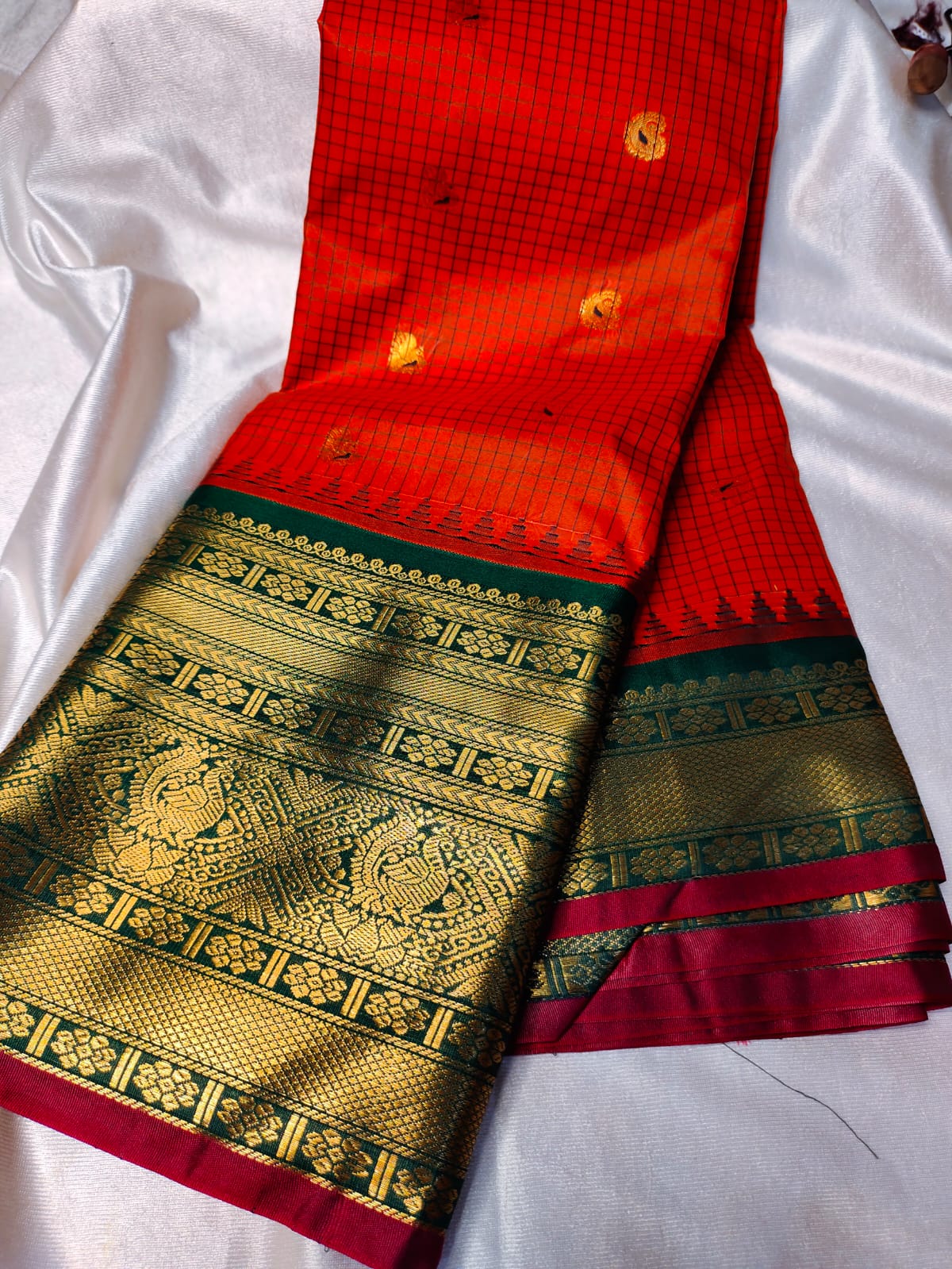 Vitange gadwal silk