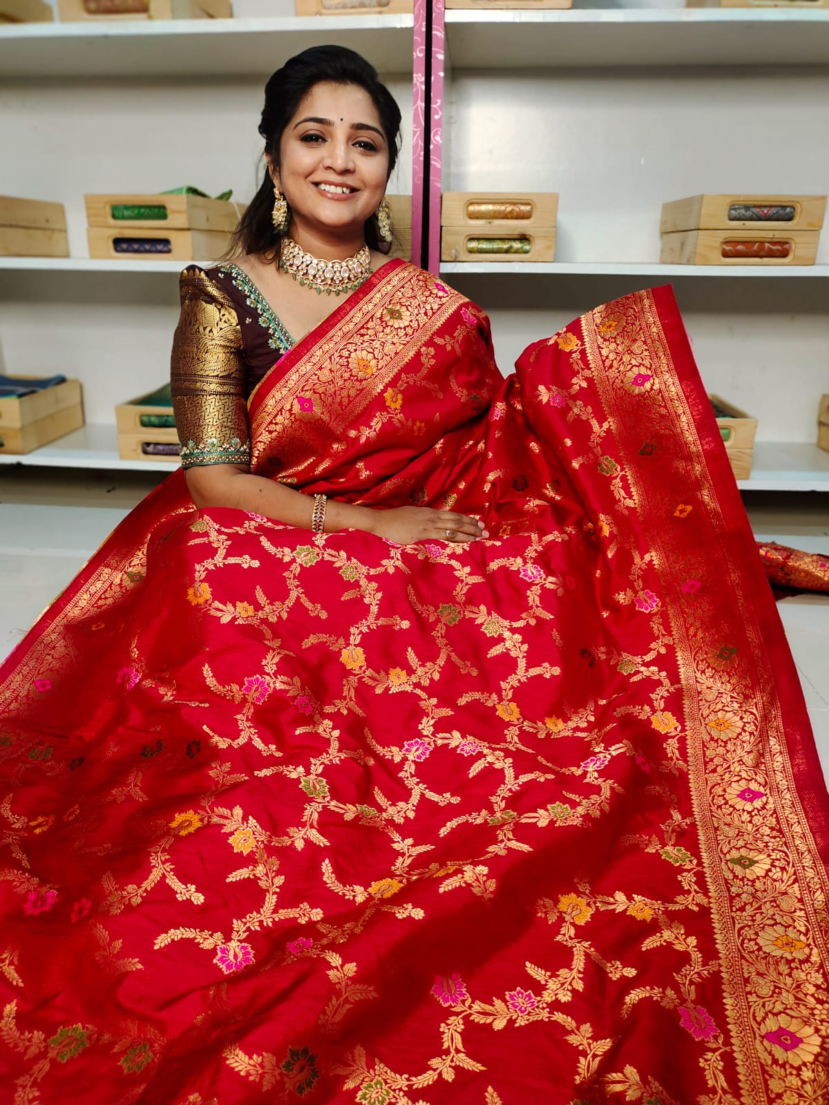 50% ఫ్యాన్సీ చీరలను అందిస్తారు