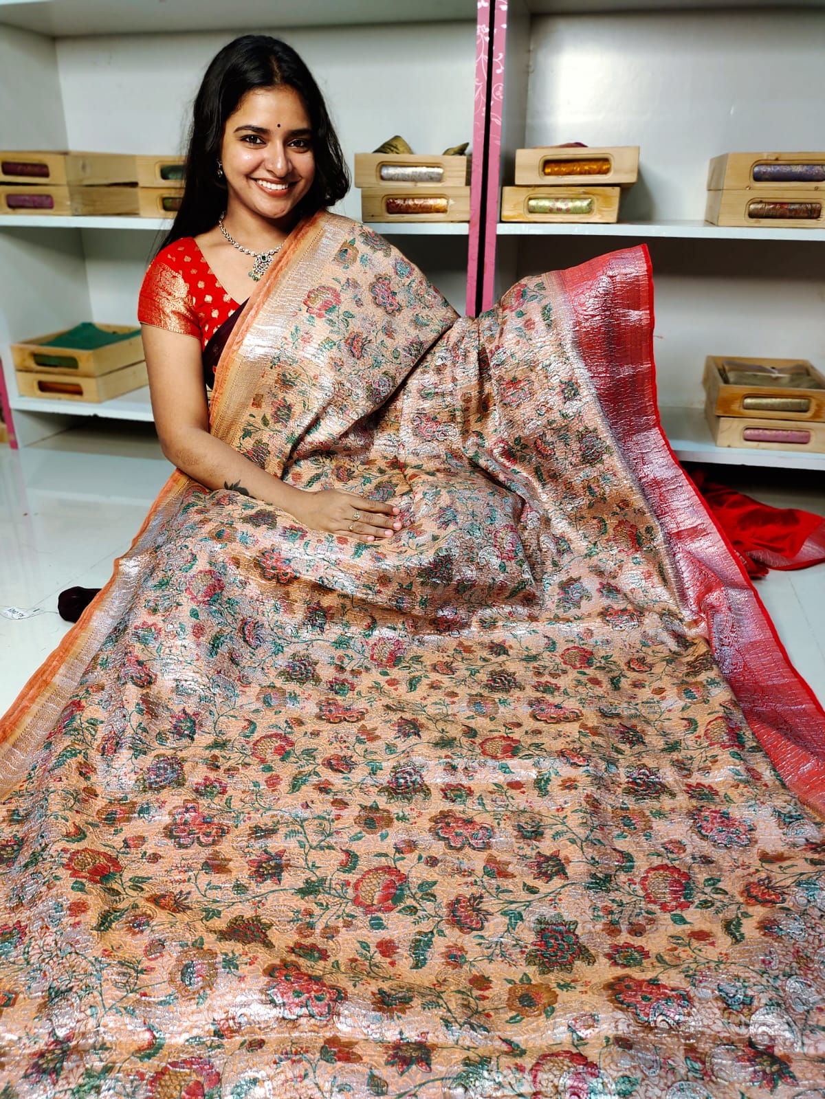 దీపావళికి చీరలు ఆఫర్ చేయండి