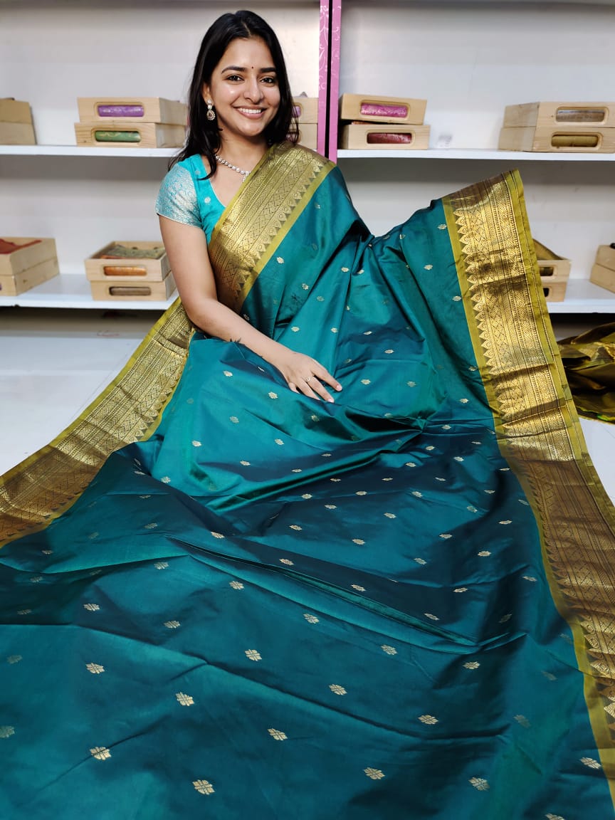 Gadwal offer sarees