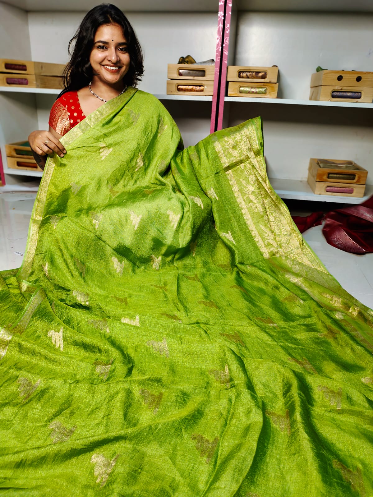 దీపావళికి చీరలు ఆఫర్ చేయండి