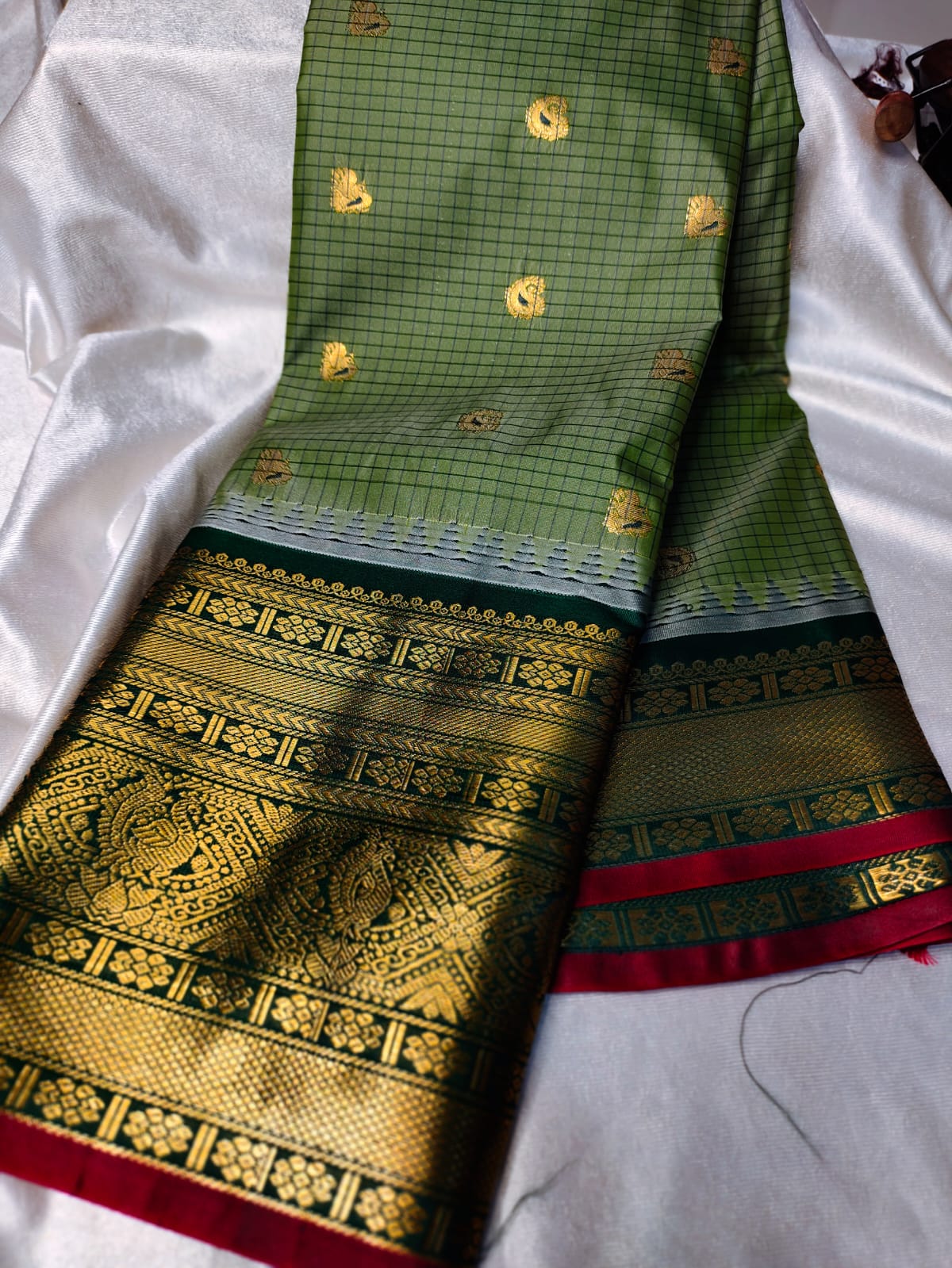 Vitange gadwal silk