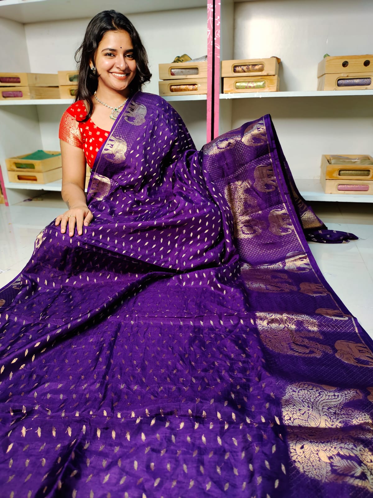 దీపావళికి చీరలు ఆఫర్ చేయండి